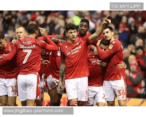 英超激情对决巴黎圣日耳曼大胜曼联乌龙球引发全场狂欢